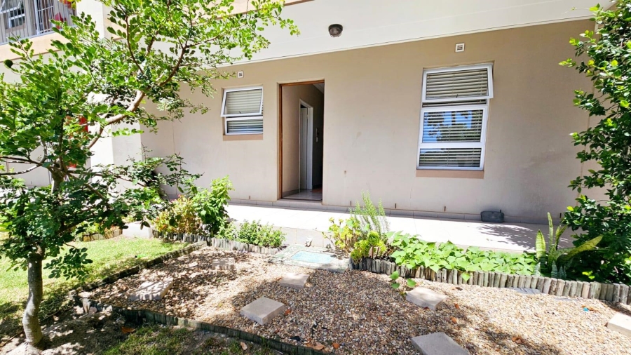 2 Bedroom Property for Sale in Buhrein Western Cape